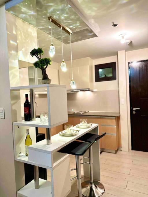 Airport Naia Terminal 3 Insane Interior Apartment Manila Exterior photo